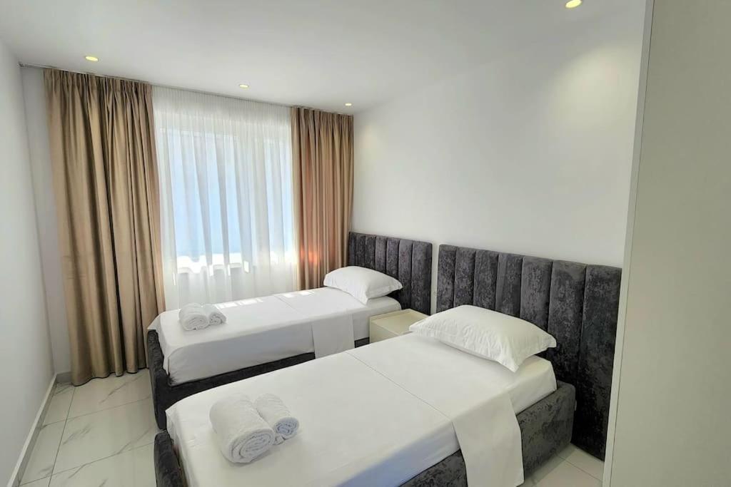 Tirana City Center Penthouse Oasis Exteriör bild