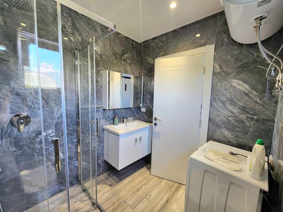 Tirana City Center Penthouse Oasis Exteriör bild