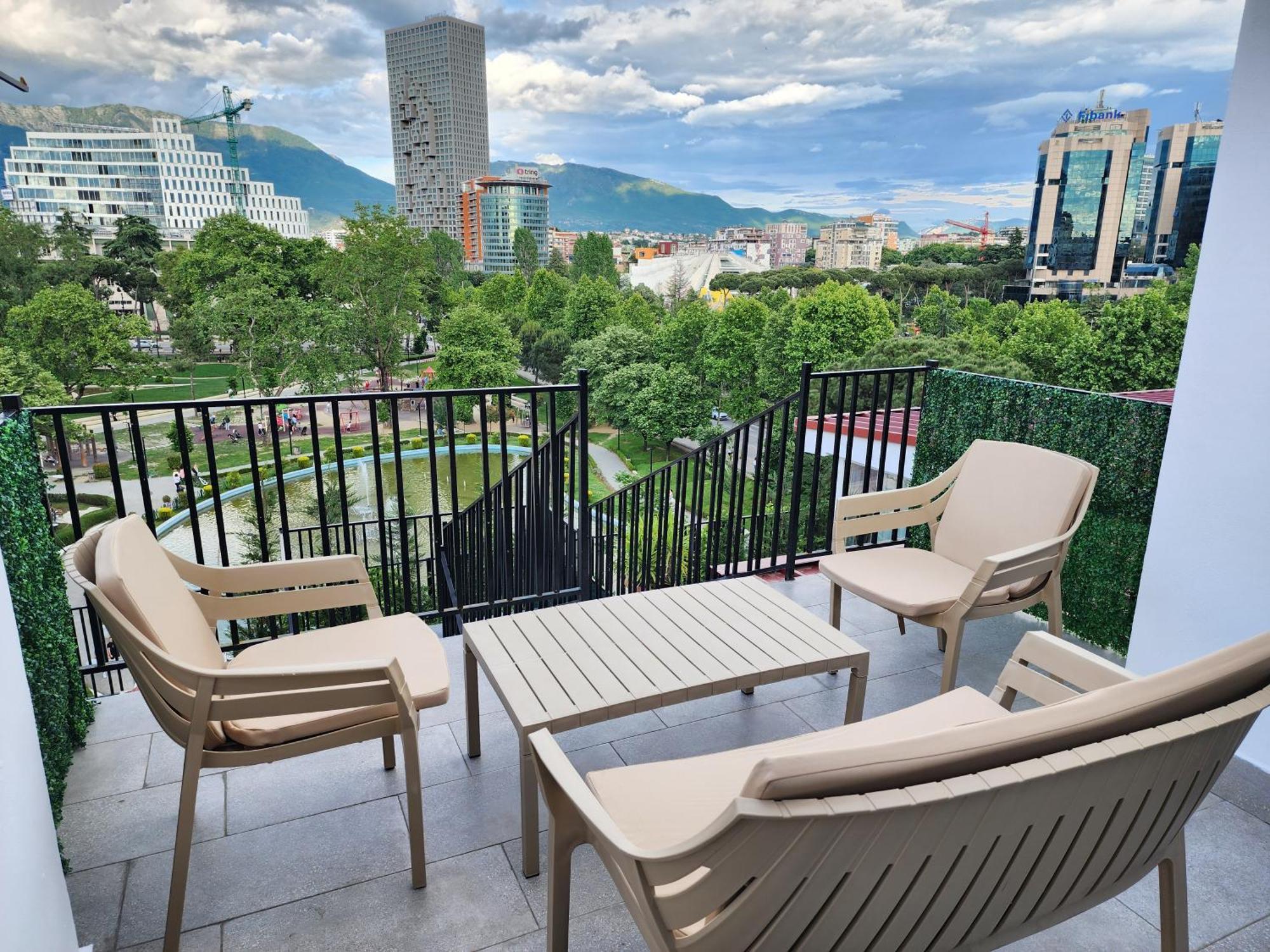 Tirana City Center Penthouse Oasis Exteriör bild