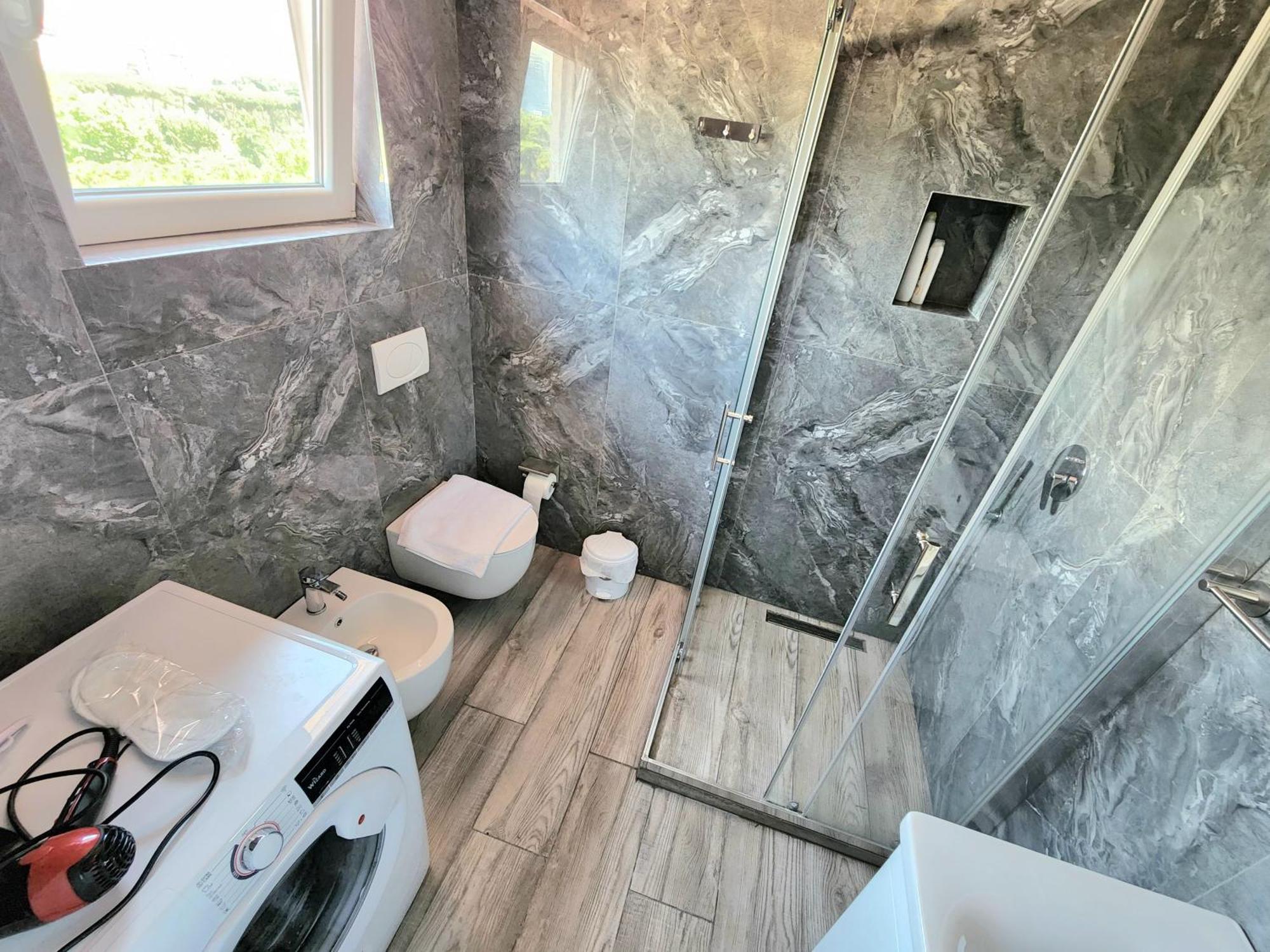Tirana City Center Penthouse Oasis Exteriör bild