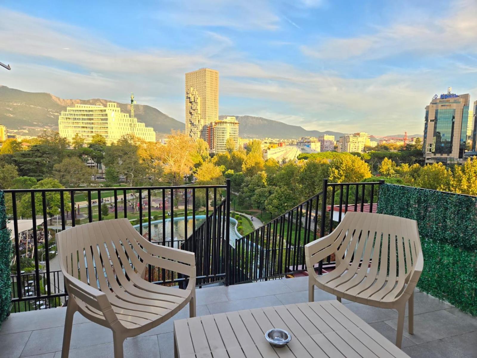 Tirana City Center Penthouse Oasis Exteriör bild